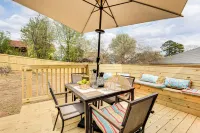 4 Mi to Airport: Atlanta Home w/ Deck & Hot Tub Các khách sạn ở Clayton County