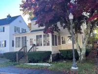 Charming 2-bedroom house in small-town neighborhood Hotels in Bath