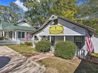 *NEW* Adorable French Country Cottage w/Free Bikes Hotels in Jefferson