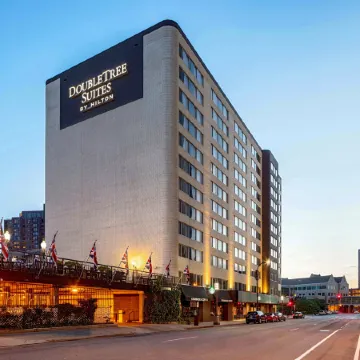 DoubleTree Suites by Hilton Minneapolis