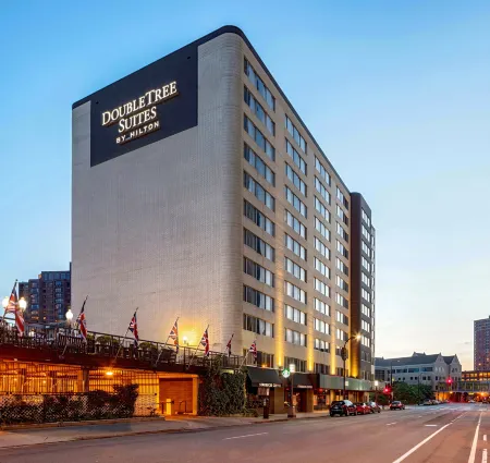 DoubleTree Suites by Hilton Minneapolis