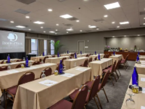 DoubleTree by Hilton Hotel Pittsburgh - Green Tree Hotels in Pittsburgh