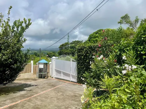 Cottage Palmier Rouge Hotels in La Trinite