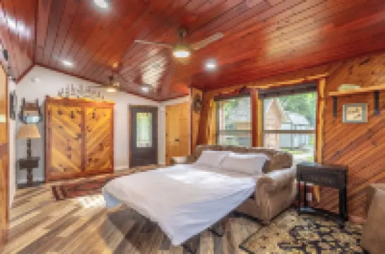 Luxury Cabin With Lake Views + 36 Acres To Play On Bull Shoals