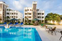 Villa Becky -Luxury 3 Bedroom with AC Penthouse in Diani Beach