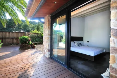 Sea views with infinity pool, jacuzzi Отели в г. Тосса-де-Мар