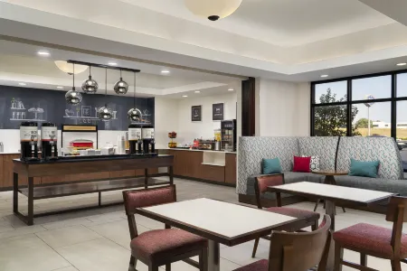 Hampton Inn Ft. Wayne/Dupont Road Отели рядом с достопримечательностью «Кентербери Грин Дог Парк - Резидентс Онли»