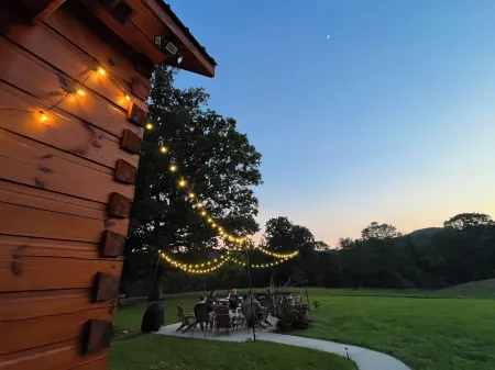 Hannah's Hideaway - Sleeps 6, secluded cabin in Stuart with mountain views