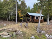 White Pine Acres Cozy couples cabin in lanark private on a large pond & pines