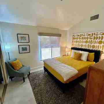 Palm Springs Desert Dream, updated 1 BR condo, comfortable, retro-feel appeal Rooms