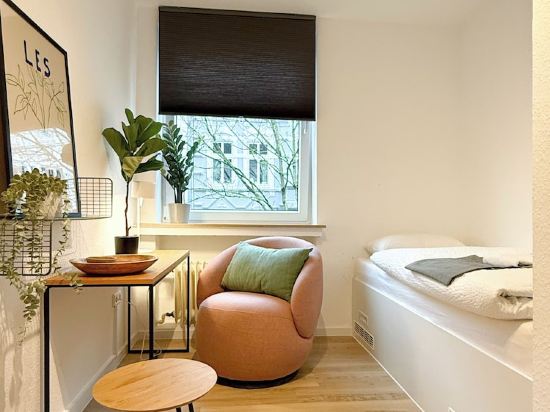 Central 65 sqm city apartment with free WiFi & self check-in