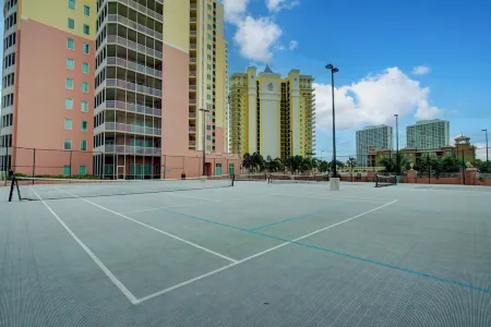 Downtown urban high rise, exquisitely appointed Отели в г. Форт Майерс