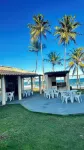 Beachfront · 2-bedroom apartment with pool, Wi-Fi, and garage in Vilas do Atlântico