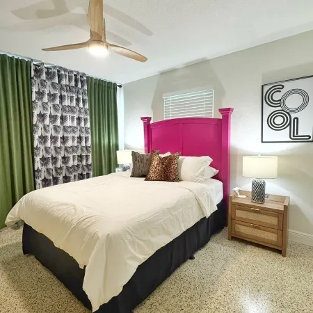 The Golden Pelican – Your Waterfront Escape in Gulf Harbors