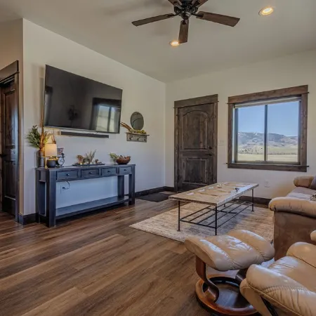 Chicory Guest Cabin - Paradise Valley, MT