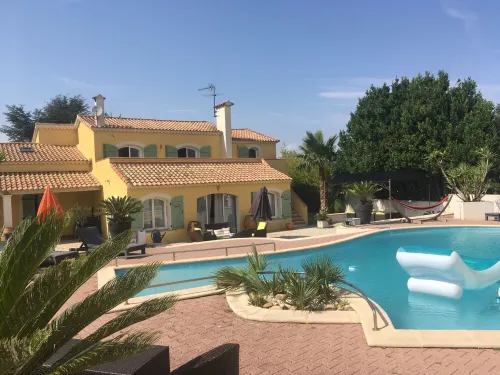 Grande Villa Luxe Piscine 360 m2 sur 1500 m2 Plage MER à 3 Minutes Hotels in Perols