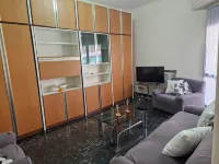 Luna apartment with free parking.
