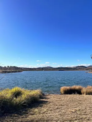 Stylish 4 bedroom 3 bathroom lakeside townhouse Hotels in Phillip