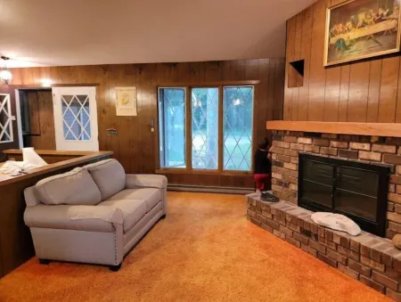 West Bay House Private Frontage in Traverse City Отели рядом с достопримечательностью «Деянг Нэчурал Арея»