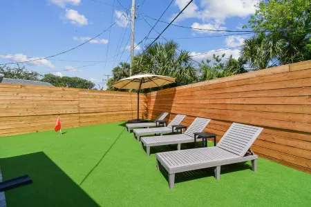 3-bedroom house in welcoming Ormond Beach walking distance from the beach