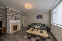 Full House | NEC Free Parking & Netflix Fast Wifi Hotels in Shirley