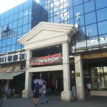 Cozy 1-bedroom apartment with WiFi, AC in beautiful Nis Отели рядом с достопримечательностью «Челе-Кула»