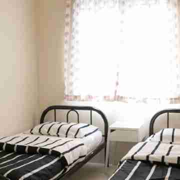 Utar Kampar Nice & Cozy 5-8 pax aircond Homestay Rooms