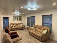 Refurnished and spacious 4 bedroom house, Sleeps 8!