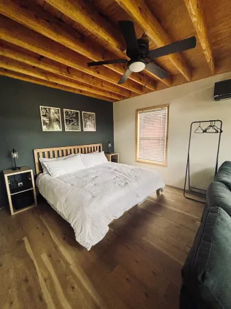 KOOPERS LANDING TREEHOUSE-Brand New build! Casino, Wine trails, National Parks