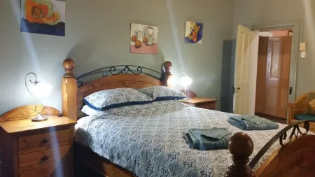 Historic Tyford House, close to all amenities Отели в г. Донгара