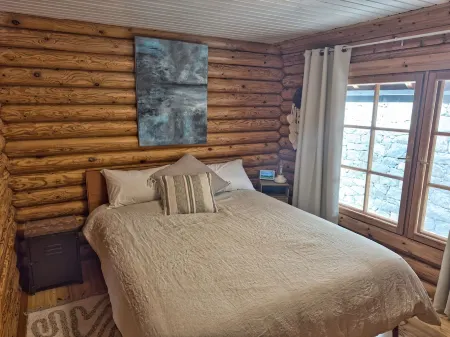 Cabin Tranquil Organic Heated Pool