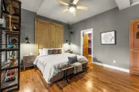 The 1901 Loft - Heart of Old Colorado City, walking distance to everything