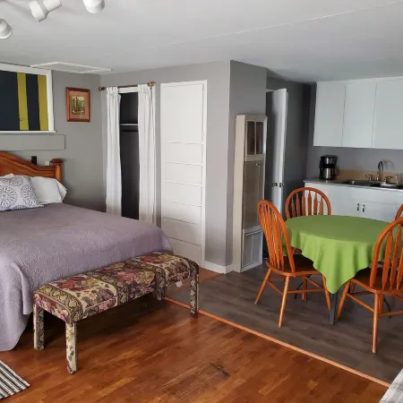 Charming 1-bedroom apt Buffalo WY, on creek, AC,  WiFi, & 1 block from downtown.