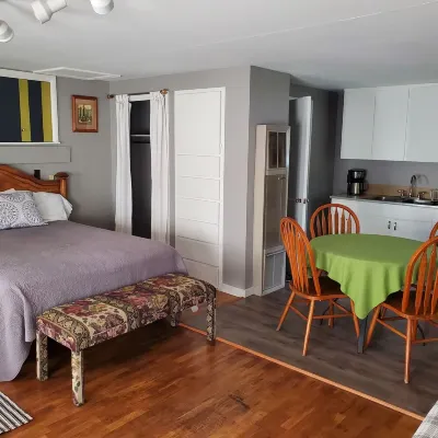 Charming 1-bedroom apt Buffalo WY, on creek, AC,  WiFi, & 1 block from downtown.