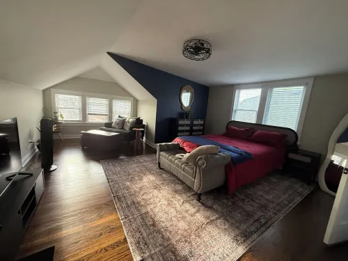 Spacious 5-bedroom bungalow with AC, WiFi in welcoming Berwyn