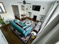 A luxury vintage condo close to lakefront and minutes from downtown! Các khách sạn ở Cook County