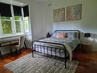 4 Bedroom Californian Bungalow - Sleeps 9. Short Walk to Shops, Beach and pub 세인트 레오나드 호텔