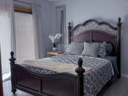 Luxurious 4-bedroom house 30min near downtown Chicago Отели в г. Бербанк