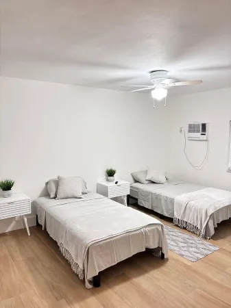 Guest House in North Miami – Privacy & Comfort Just 15 Minutes from the Beach! Отели в г. Север Майами