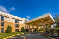 Comfort Inn & Suites Mt. Holly - Westampton - Parking