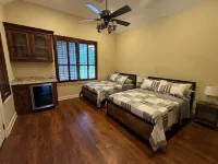 Historic Grapevine 3-bedroom house 4 minutes walk to Historic main street.