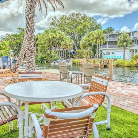New Listing! Dockside Palms Weeki Wachee-Spring Fed Canal-Boat Friendly!