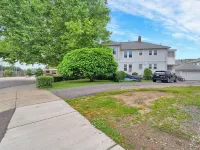 Charming 3-Bedroom Apartment in Watertown + WiFi, Parking & 30+More Hotels in Watertown