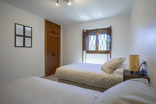 Casa Feli: Apartamento con Jardín Privado en los Pirineos