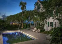 Buccaneer Hill Cottage 1 Bedroom Cottage - parking