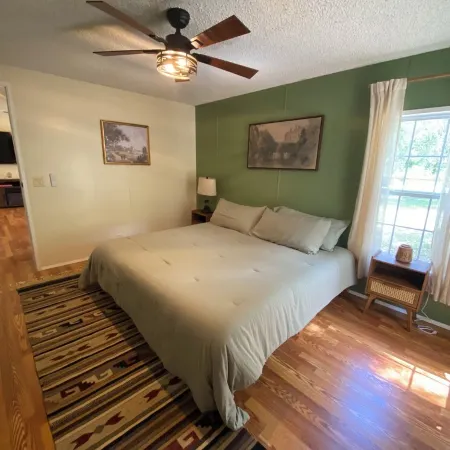 North Florida Cabin near Springs / Trails / Campground / Fire Pit Отели в г. Дикси