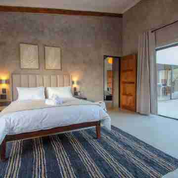 Pillows. Luxury Safari Villa - Kruger National Park Rooms