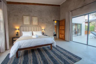 Pillows. Luxury Safari Villa - Kruger National Park Hotels in 