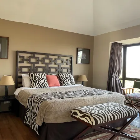 Nyikani House – Safari Stay with Mt. Kenya Views