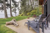 Secluded, peaceful, ocean front home. Close to all amenities/outdoor activities.